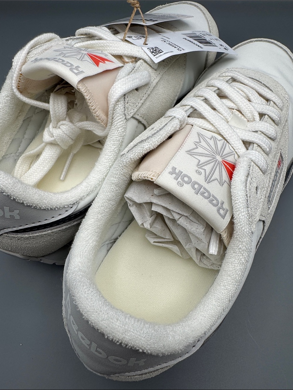 Reebok Classic Women’s AZ Running Shoes - Picture 8 of 8
